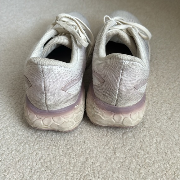 New Balance Cream Athletic Shoes with Cushioned Midsole 8.5 - Picture 2 of 3